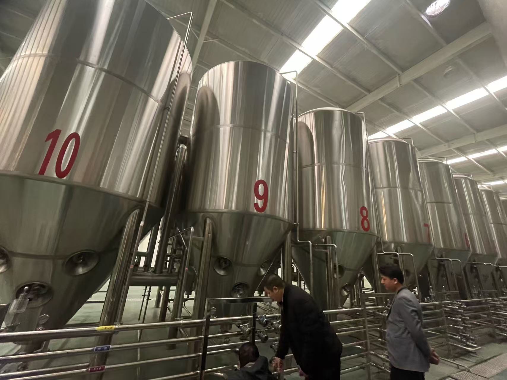 武侯精酿啤酒设备厂—平面布置、设备设计、制造、调试、培训等一条龙服务
